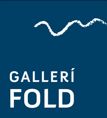 Lógó hjá Gallerí fold, hvítur texti á bláum bakgrunni.