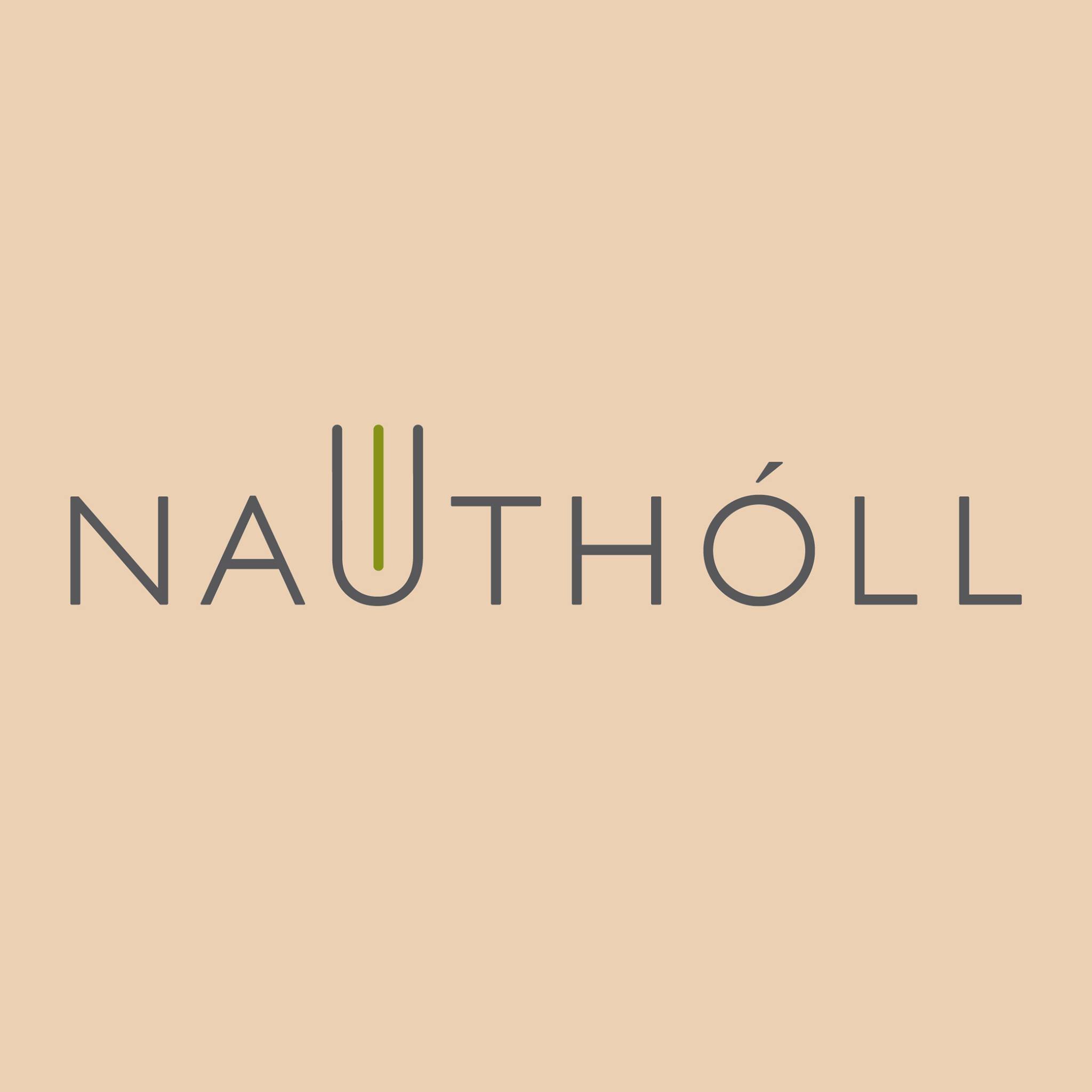 Lógó Nauthóls, grár texti á fölgulum bakgrunni, það stendur Nauthóll.