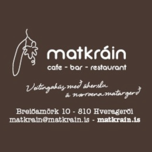 lógó matkráarinnar. Hvítur texti á brúnum bakgrunni. Það stendur matkráin, cafe bar restaurant, Veitingahús með áherslu á norræna matargerð, Breiðamörk 10, 810 Hveragerði, matkrain@matkrain.is, matkrain.is