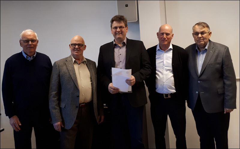 Á myndinni eru: Gunnar Jóhannesson, formaður Lionsklúbbs Reykjavíkur ásamt stjórn klúbbsins og Sigþór U. Hallfreðsson formaður Blindrafélagsins.